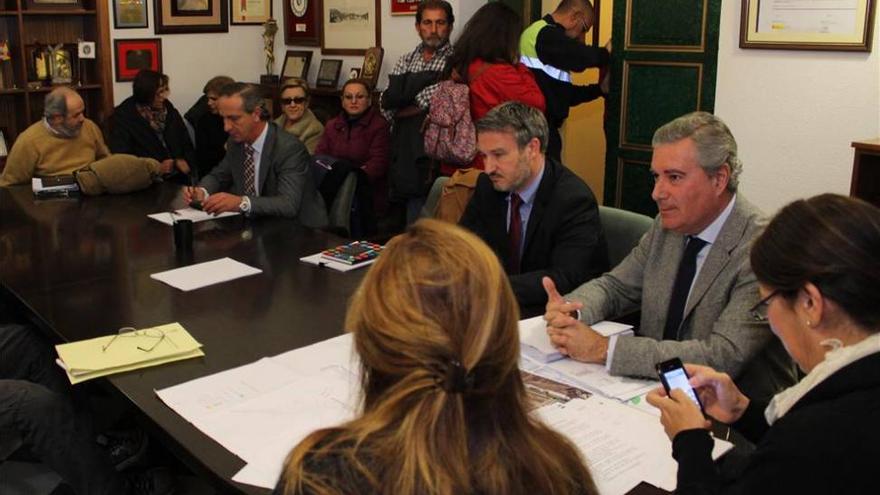 Principio de acuerdo entre gobierno, Junta y vecinos para dar agua al poblado minero de Cáceres