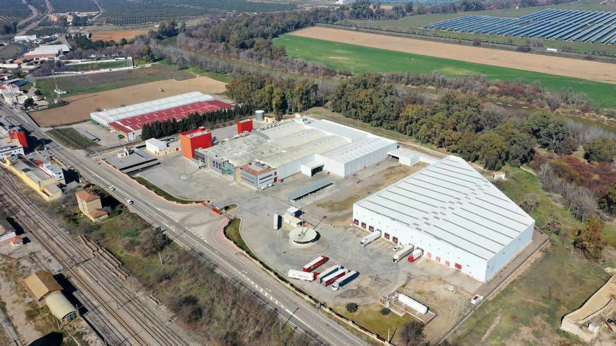 Archivo - Vista aérea de la planta de producción y almacenes del Grupo Gallo en El Carpio.
