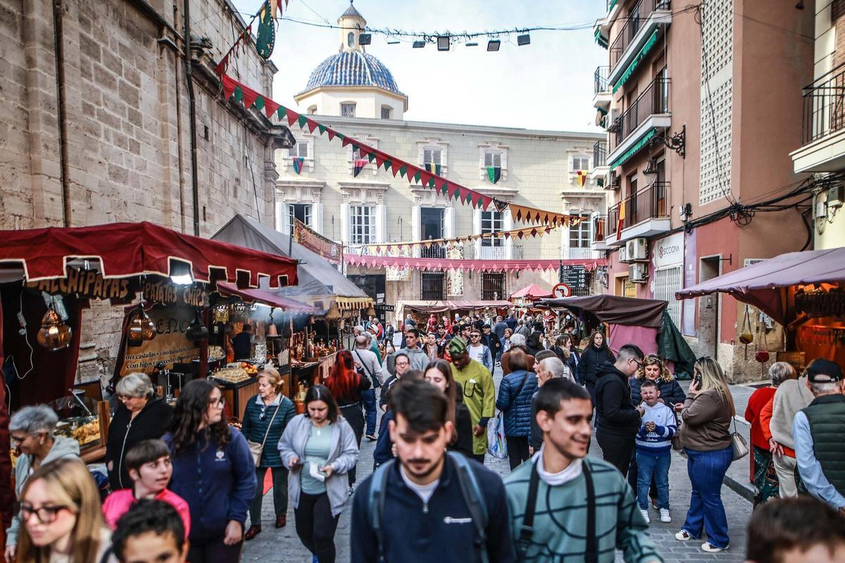Estas son las mejores imágenes del arranque del Mercado Medieval de Orihuela 2026