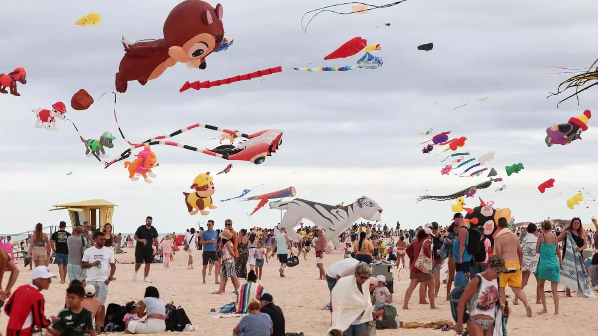 Corralejo clausura la edición más colorida y sostenible de su festival de cometas