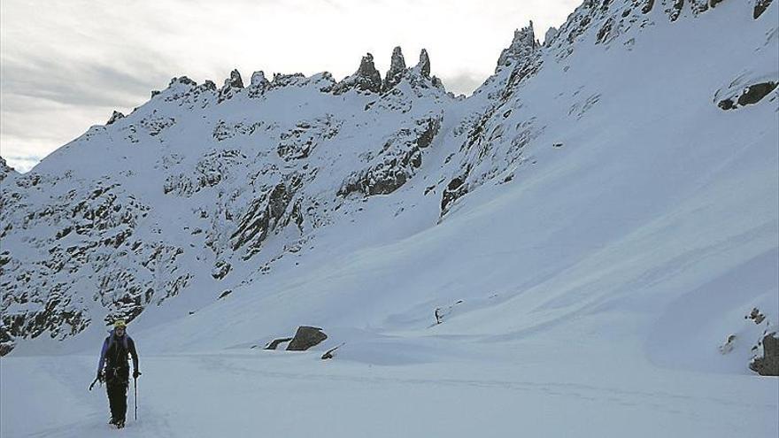 Un discapacitado extremeño alcanza la cima del Almanzor