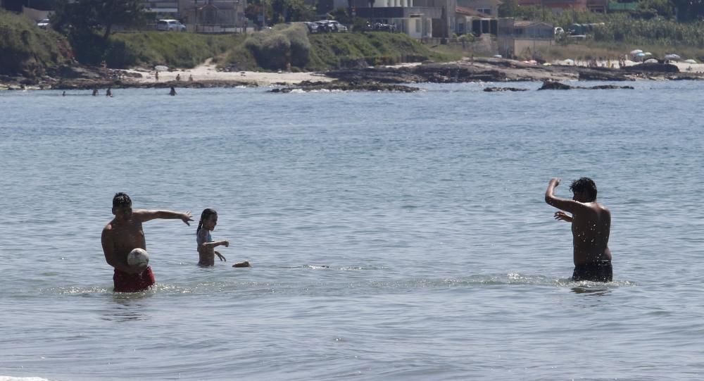 Las playas de Vigo y Panxón registraron una notable asistencia por la tarde