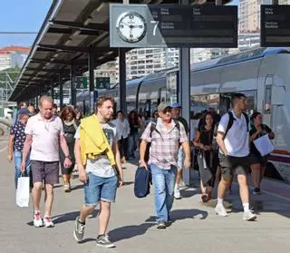 Renfe aumenta los tiempos de viaje en tren del Eje Atlántico para aliviar los retrasos crónicos