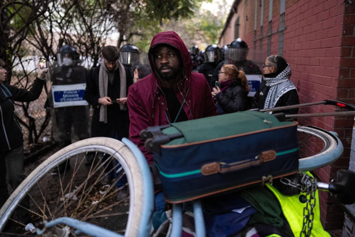 Desalojo del instituto B9 de Badalona
