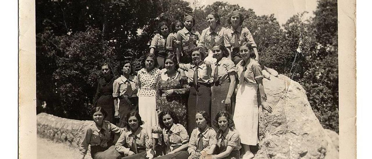 Grupo de mujeres de las Juventudes Socialistas.