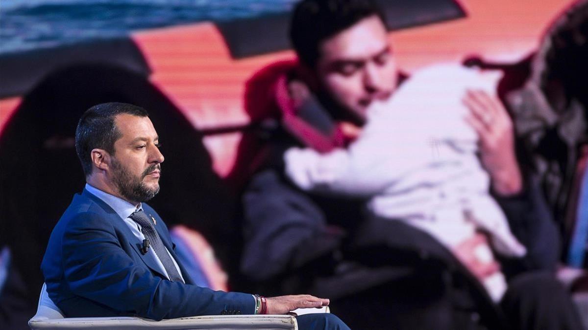 Salvini, a otro barco con 224 migrantes: &quot;Llevaos a toda la carga de seres humanos a España&quot;