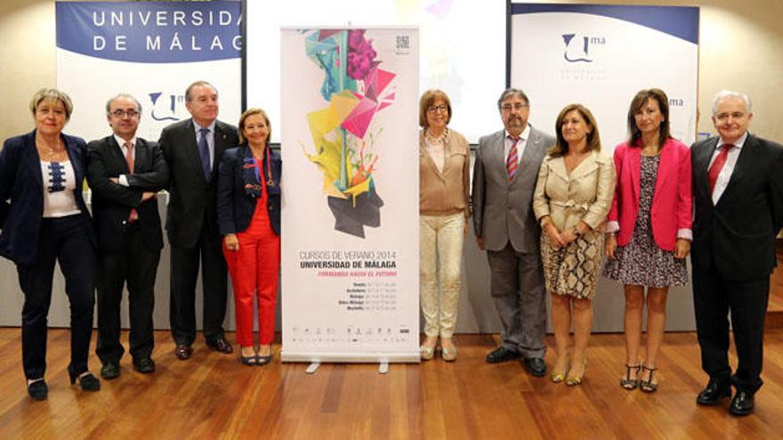 El rectorado acogió ayer la presentación de los Cursos de Verano, con representantes de los municipios colaboradores.