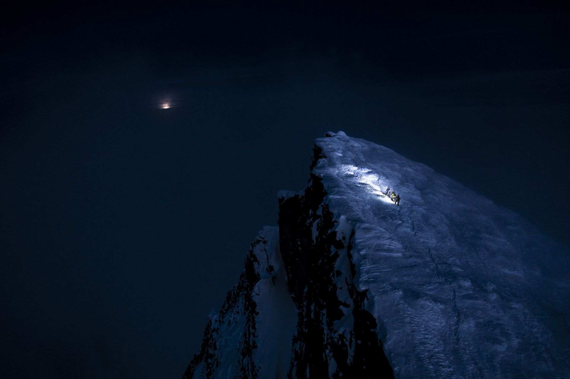 IN THE DARK - Vegard Aasen (Noruega) - Highly Commended WINTER MOUNTAIN SPORTS.jpg