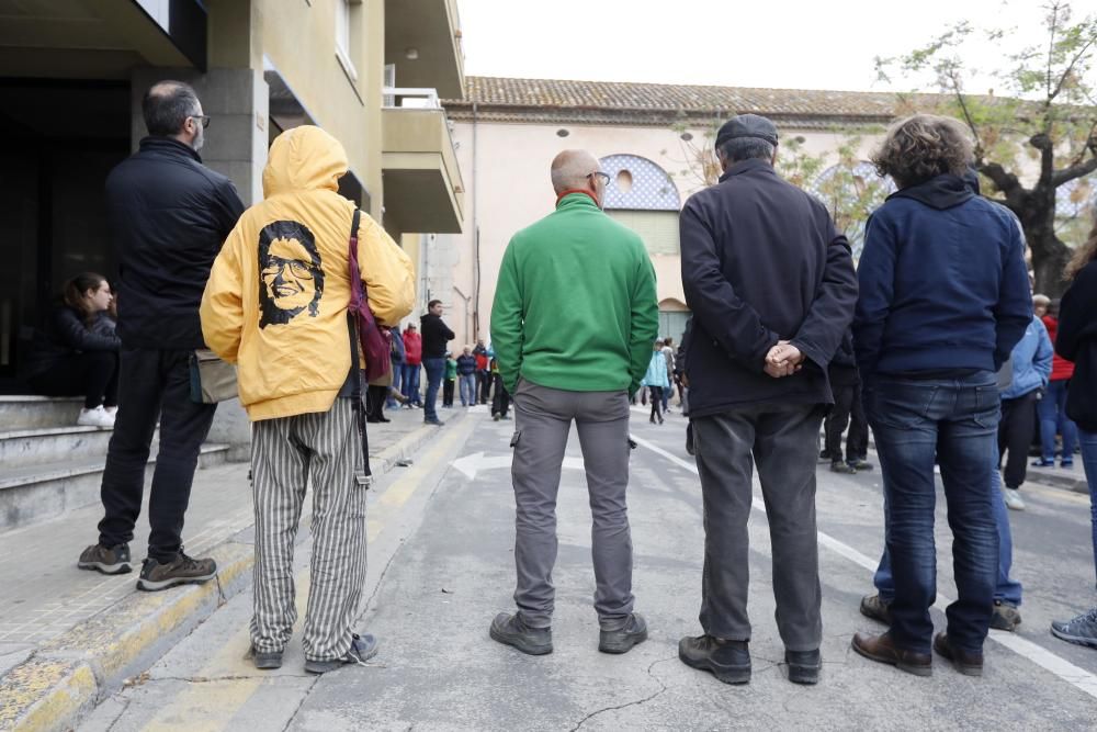 Una cinquantena de persones escridassen Arrimadas a Torroella