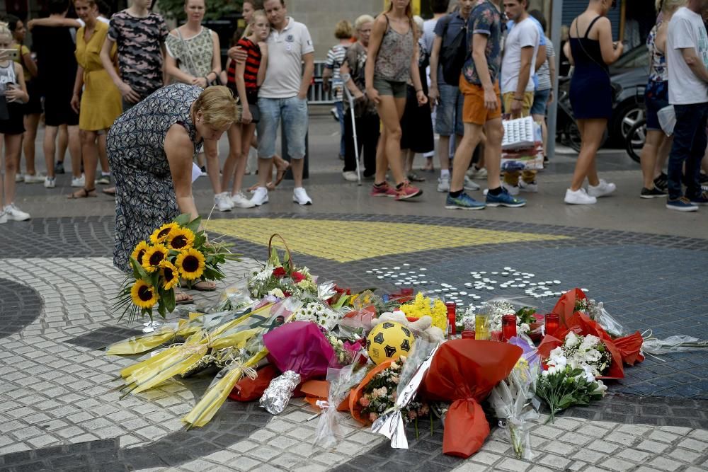 Homenaje en Las Ramblas a las víctimas de los atentados de Cataluña