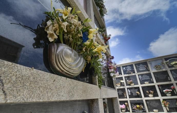 LAS PALMAS DE GRAN CANARIA. Robo de ornamentos funerarios en el cementerio San Lázaro  | 16/05/2019 | Fotógrafo: José Pérez Curbelo