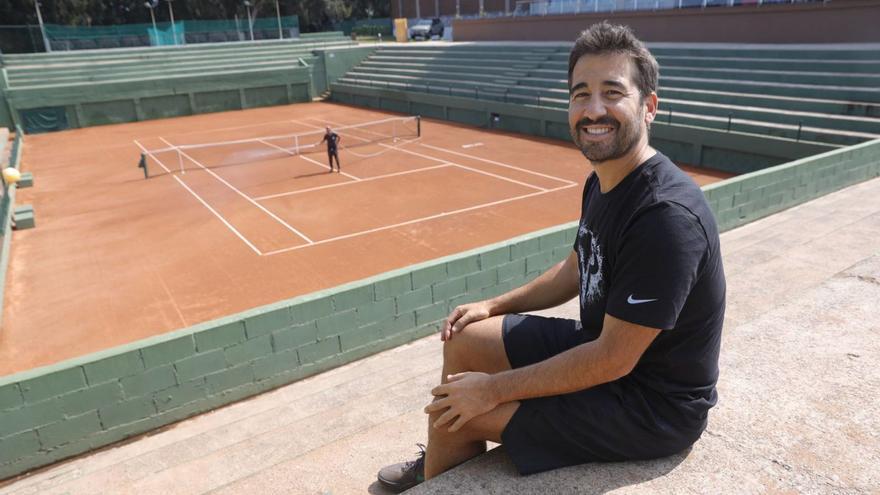 Marc López, en la pista central del Real Club de Tenis de Avilés. | Miki López