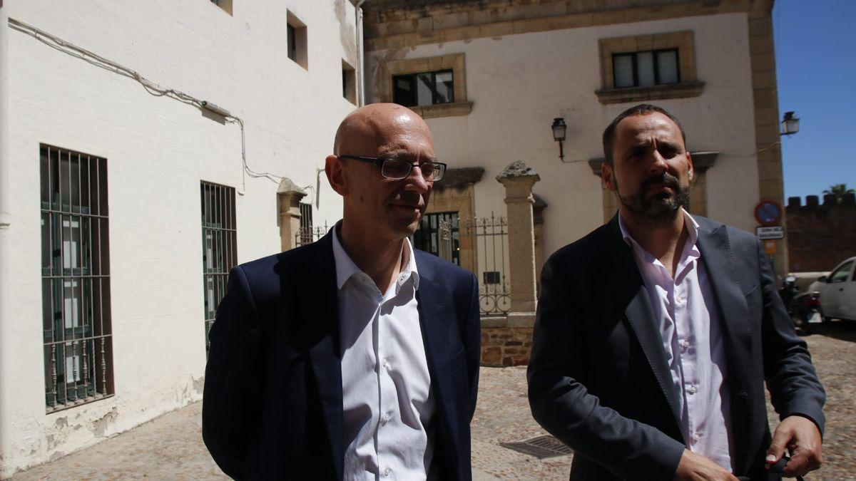 Jiménez y Valls a la salida de la reunión con el alcalde.