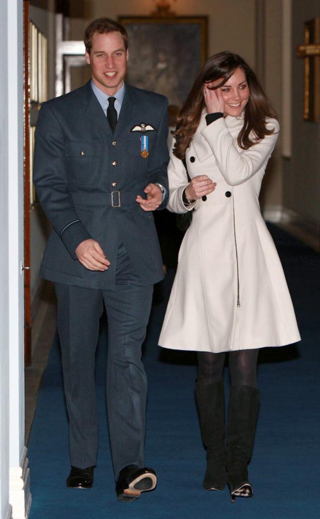 Kate Middleton hace 13 años con un abrigo blanco