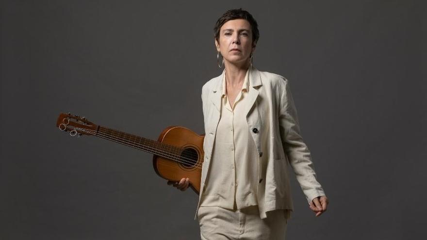 Adriana Calcanhotto abrirá el festival Música al raso.