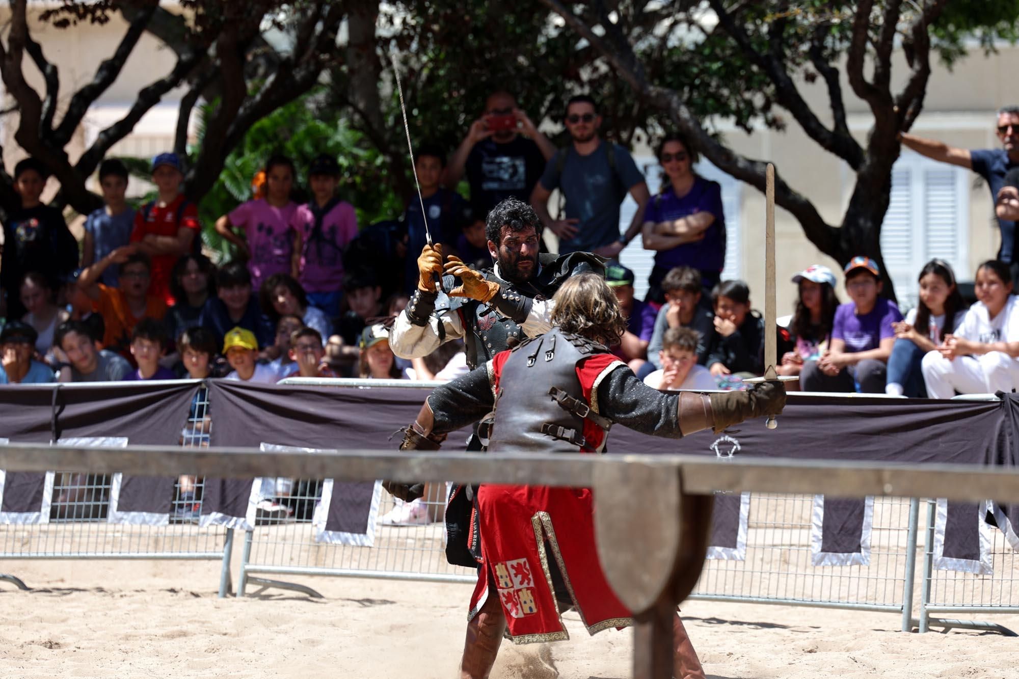 Los escolares de Ibiza visitan la feria Eivissa Medieval