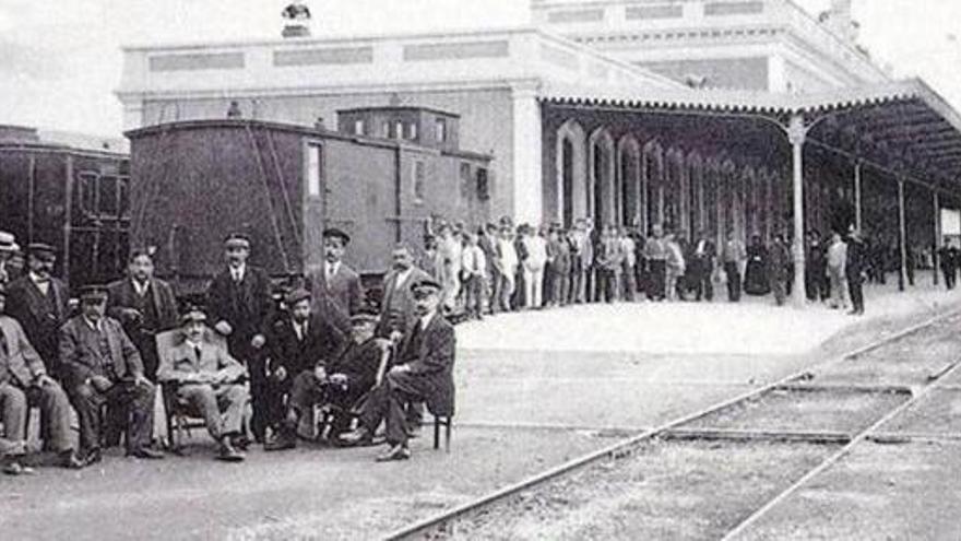 Alfonso XIII en la Estación de Ferrocarril de Murcia en 1903