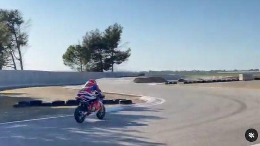 Marc Màrquez puja de nou en una moto després de vuit mesos