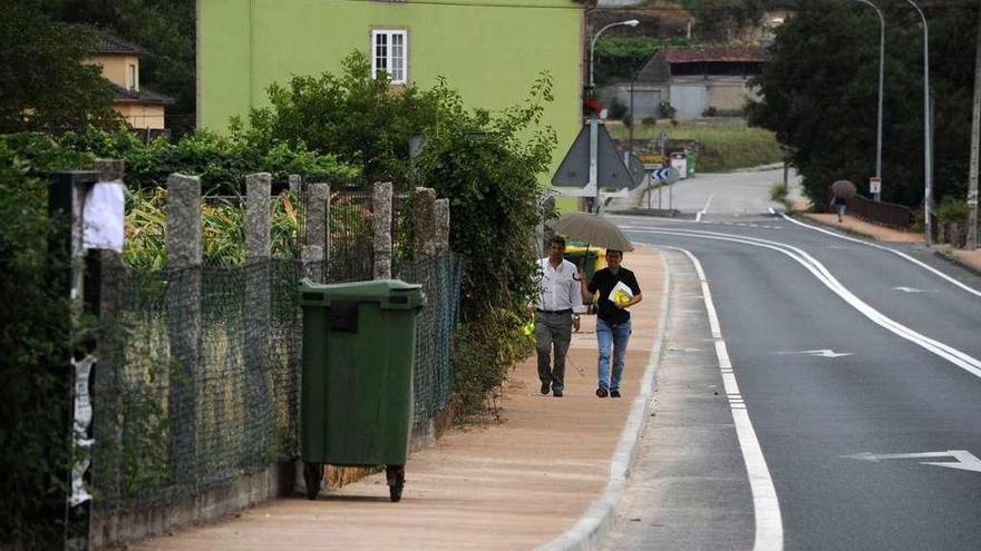 Una de las carreteras del entorno de Campaña en Valga. // Iñaki Abella