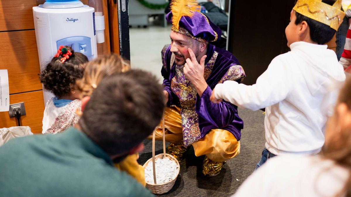 Paje real visita a los niños del Hospital QuirónSalud Sagrado Corazón