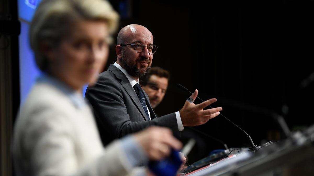 Ursula von der Leyen y Charles Michel, en rueda de prensa en Bruselas.