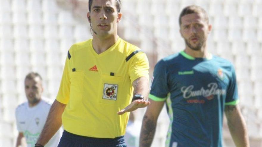 Caparrós Hernández arbitrará el Yeclano-Córdoba CF del domingo