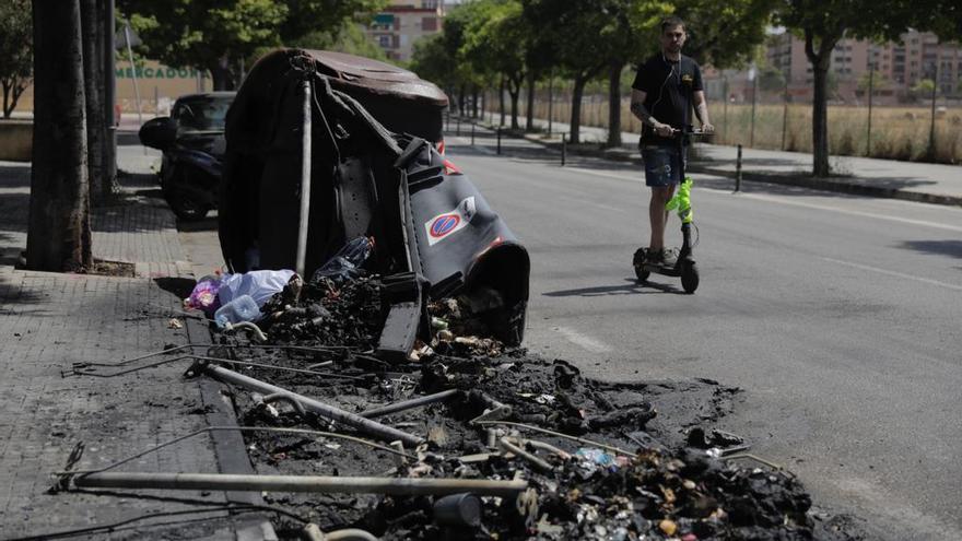 Nueva oleada de incendios de contenedores de madrugada en Palma