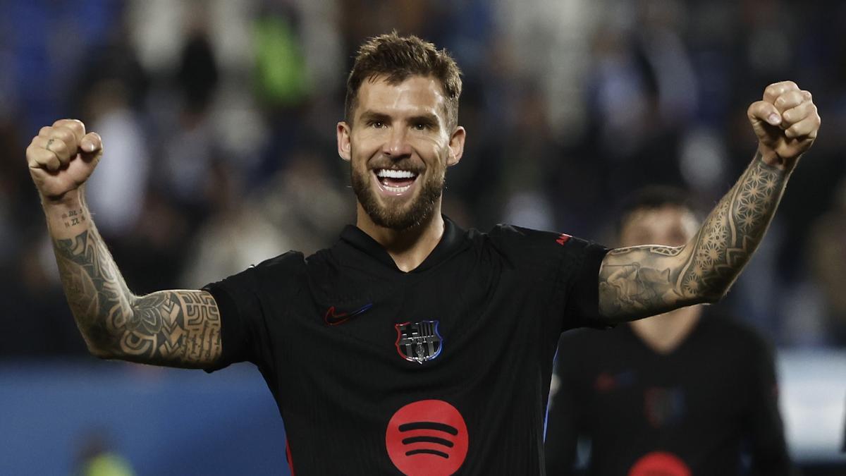 Iñigo Martínez festeja el triunfo del Barça en Butarque sobre el Leganés (0-1).