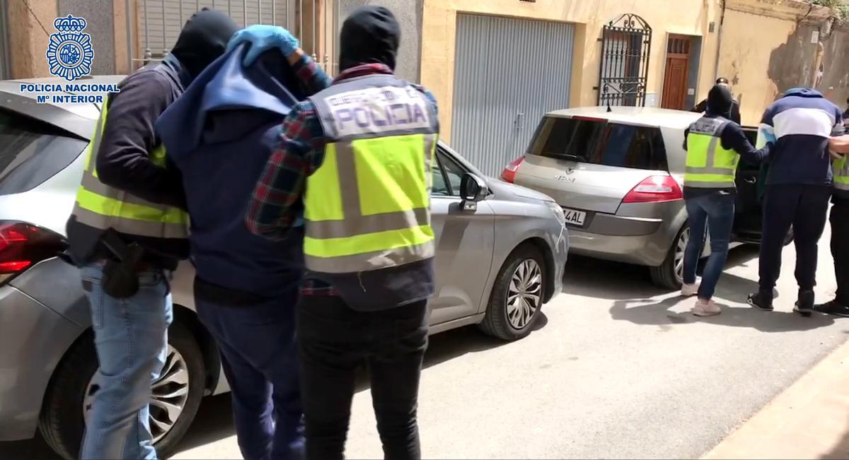 Detención en Almería de uno de los tres yihadistas llegados desde Argelia y escondidos en la ciudad, el 21 de abril de 2020.