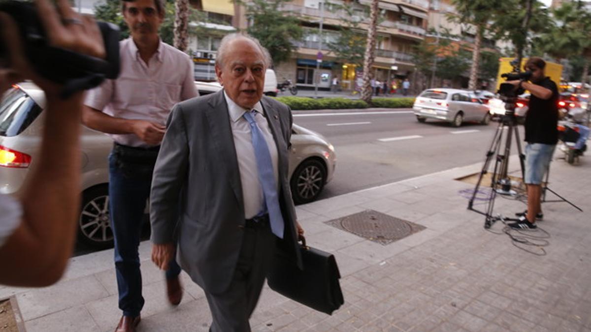 Pujol este lunes llegando a su domicilio