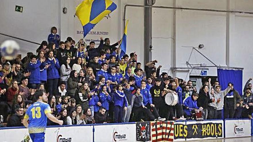 Els aficionats del Sarrià animant el seu equip dissabte passat contra l&#039;Antequera.