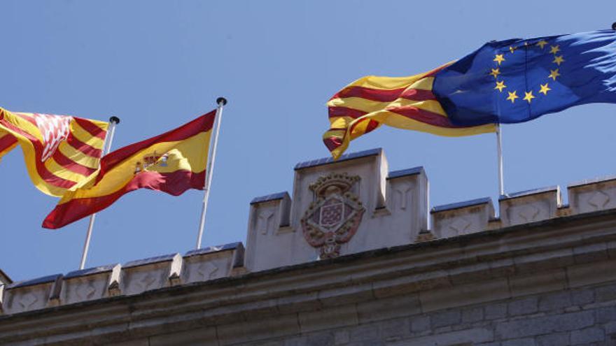Girona torna a hissar la bandera espanyola a la teulada de l&#039;ajuntament