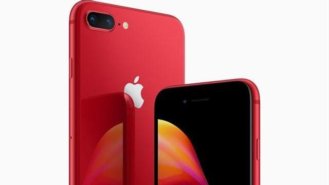 El iPhone 8 rojo.