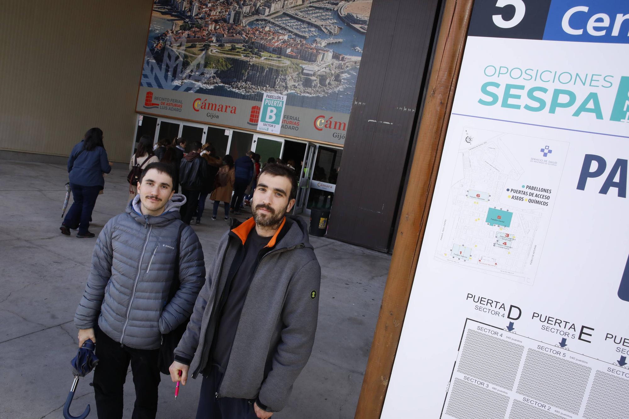 Miles de personas participan en la macrooposición de la sanidad pública asturiana.