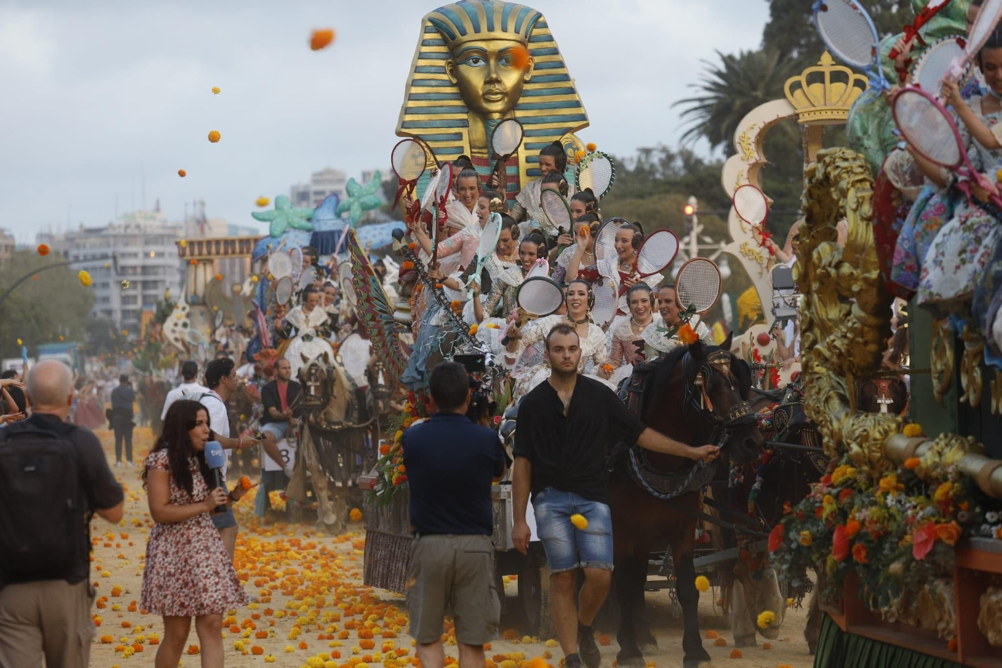 Así ha sido la Batalla de Flores en València 2024