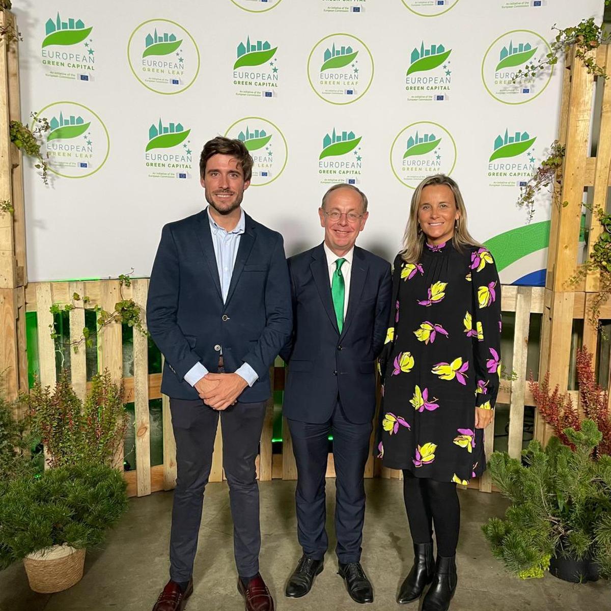 Caballero y Llobet reciben el distintivo de misión climática