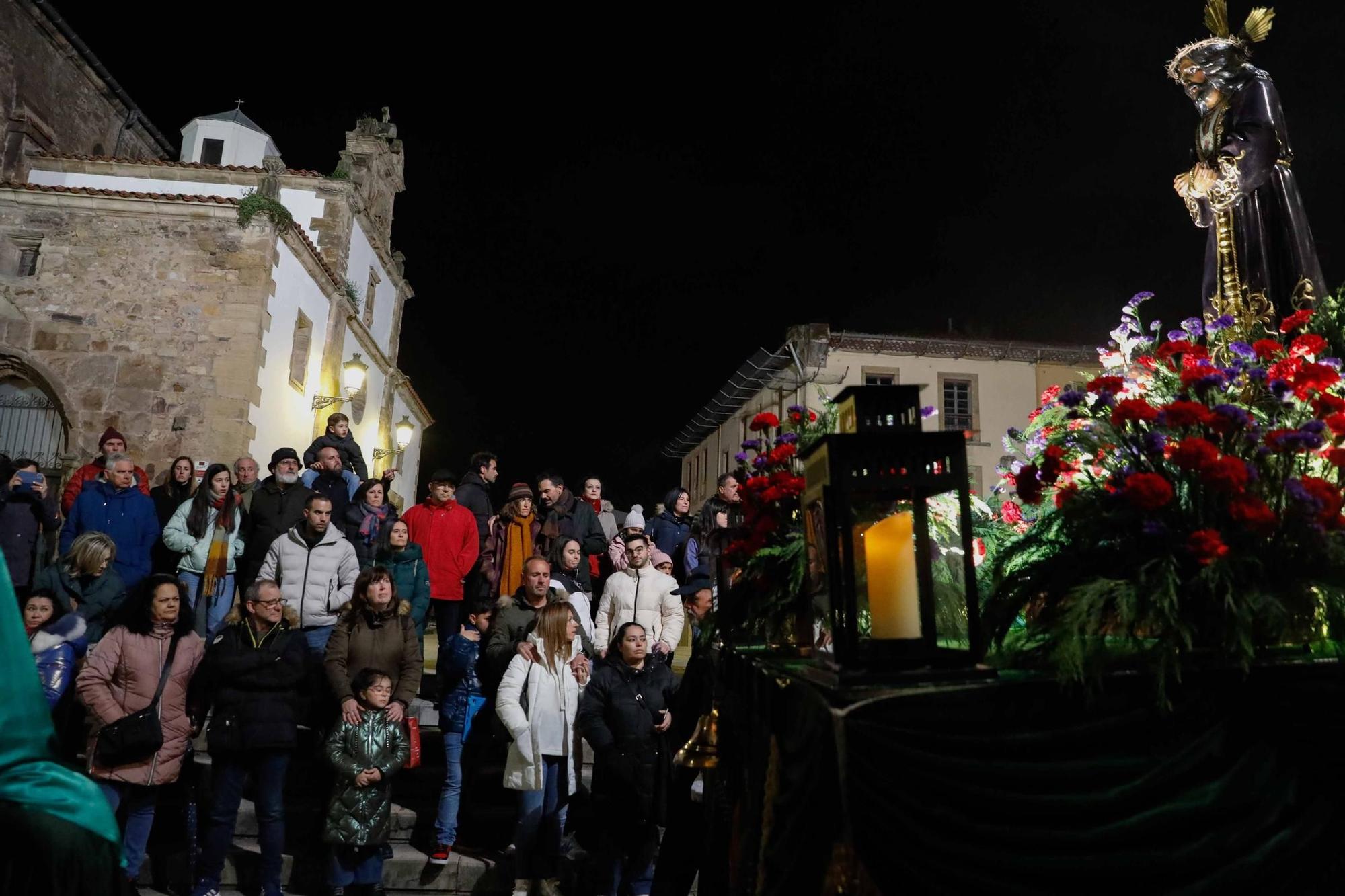 EN IMÁGENES: Avilés se llena en honor a Jesús de Medinacelli: así ha sido la procesión del Lunes Santo