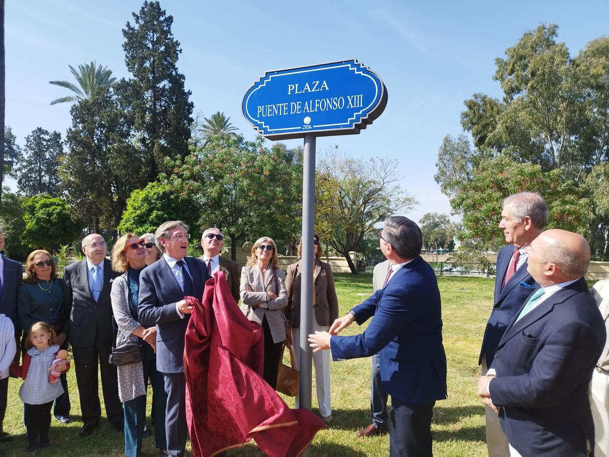 Inauguración de la plaza del Puente Alfonso XIII en el Puerto de Sevilla