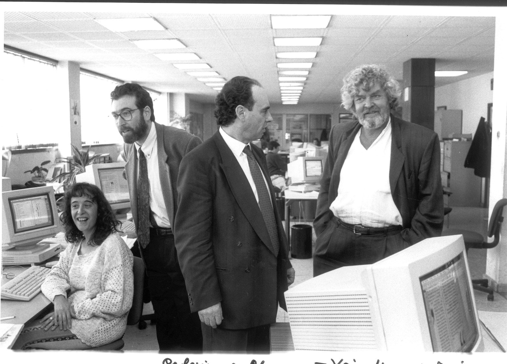 Visita de Xosé Manuel Beiras político del BNG a las instalaciones de Faro de Vigo en Chapela acompañado de Ceferino de Blas y Lois Pérez Castrillo Cameselle 1995.jpg