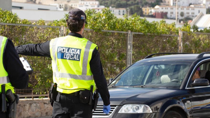 La Policía Local de Ibiza denuncia a dos taxistas por conducir bajo los efectos de las drogas
