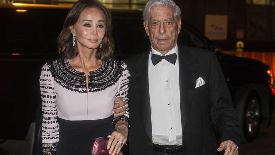 Isabel Preysler y Vargas Llosa, a su llegada al Metropolitan.