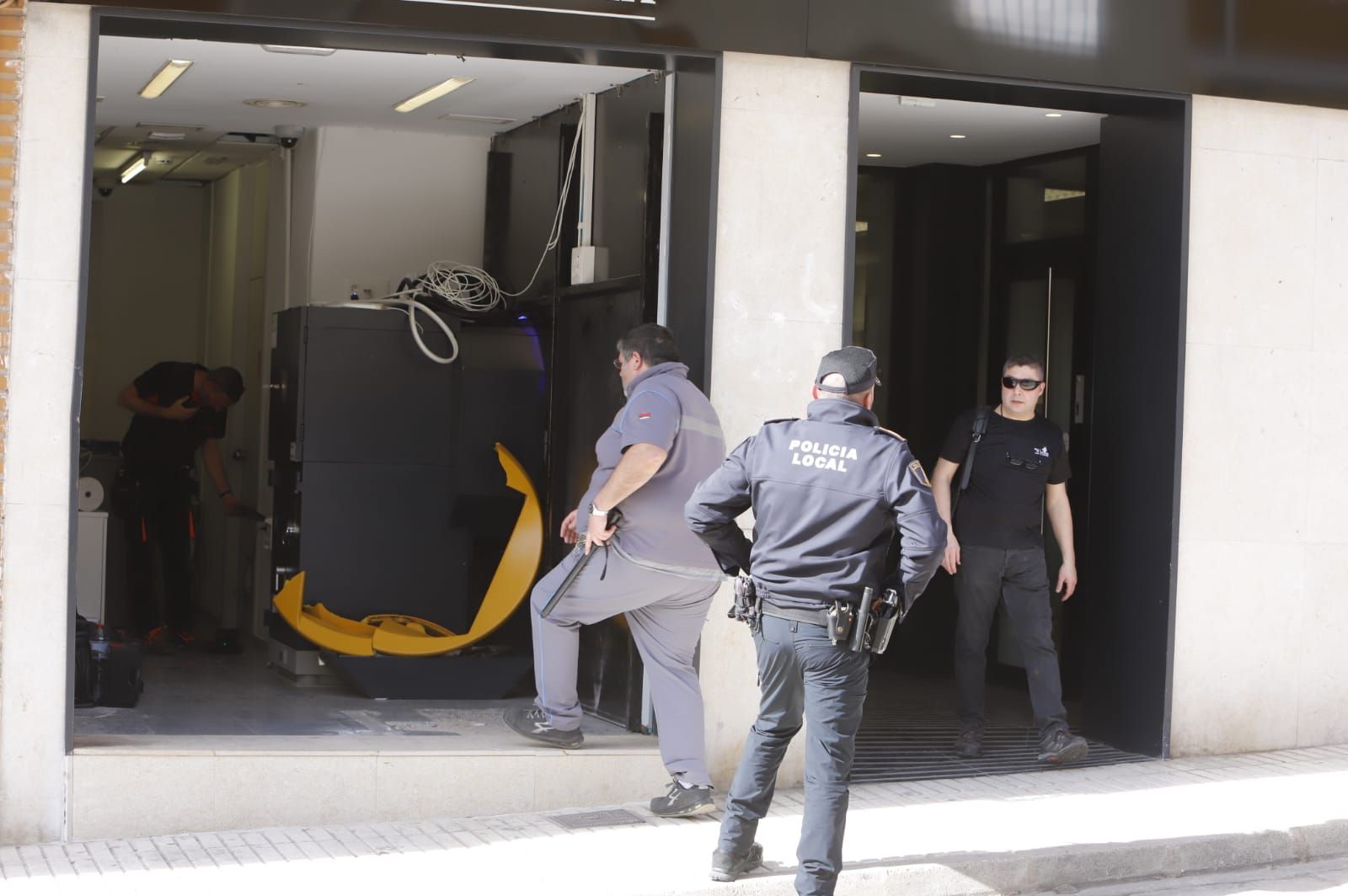 Perpetran un "alunizaje" contra una oficina bancaria de la Llosa de Ranes