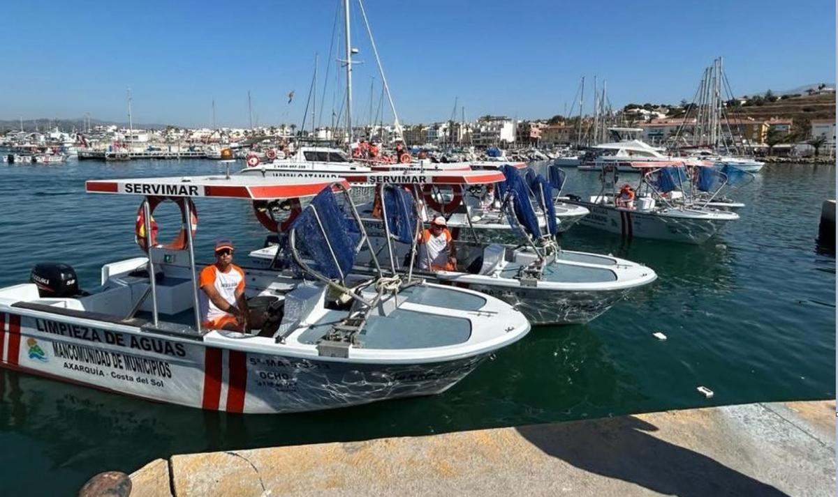 La Axarquía contará con barcos de limpieza en sus aguas este verano.