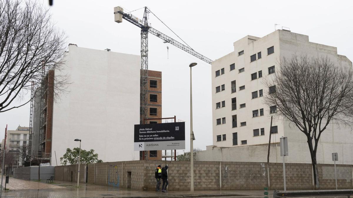 Construcción de vivienda nueva solo para alquiler en la calle 25 d'Abril