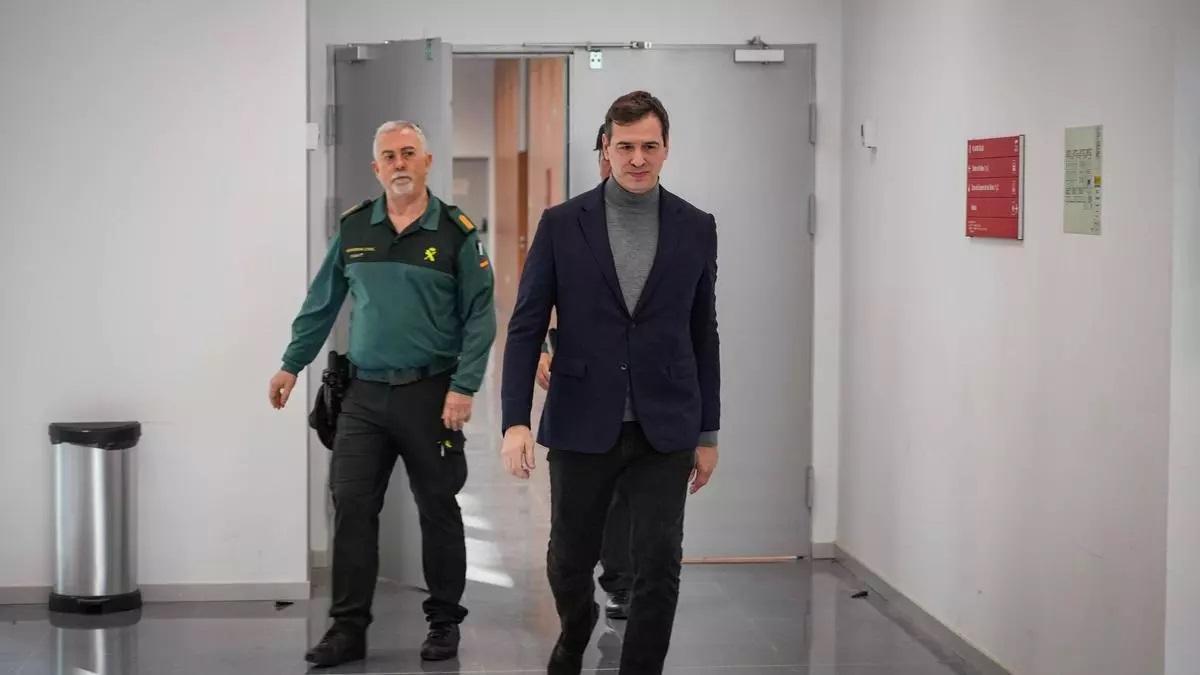 David Sánchez, saliendo de los juzgados de la Ronda Norte en Badajoz.