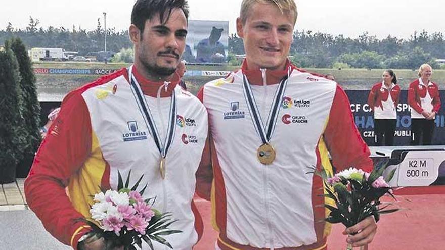 Rodrigo Germade y Marcus Cooper Walz posan ayer con sus  medallas de oro.
