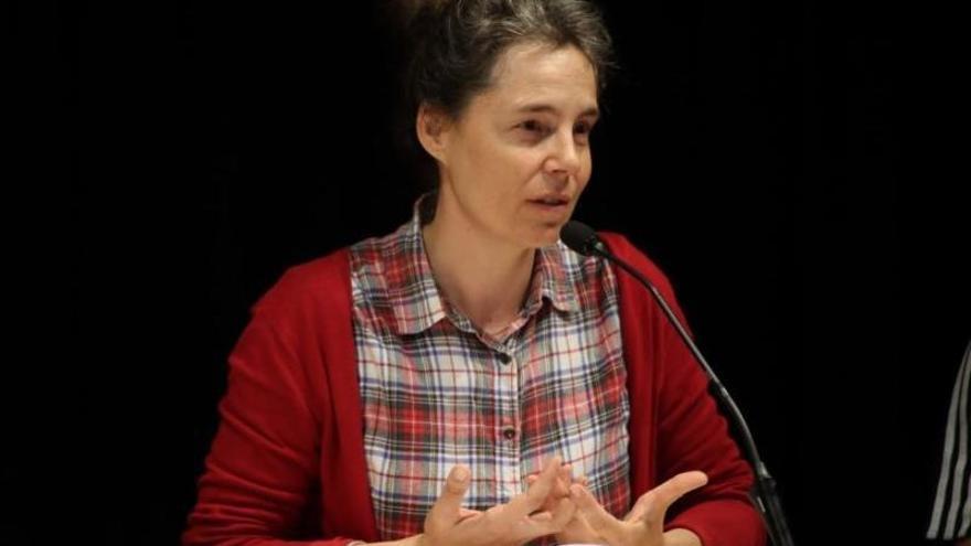 Carmen Hernández Zurbano presenta 'El baile de la naranja' el 8 de abril en la Biblioteca Pública de Cáceres