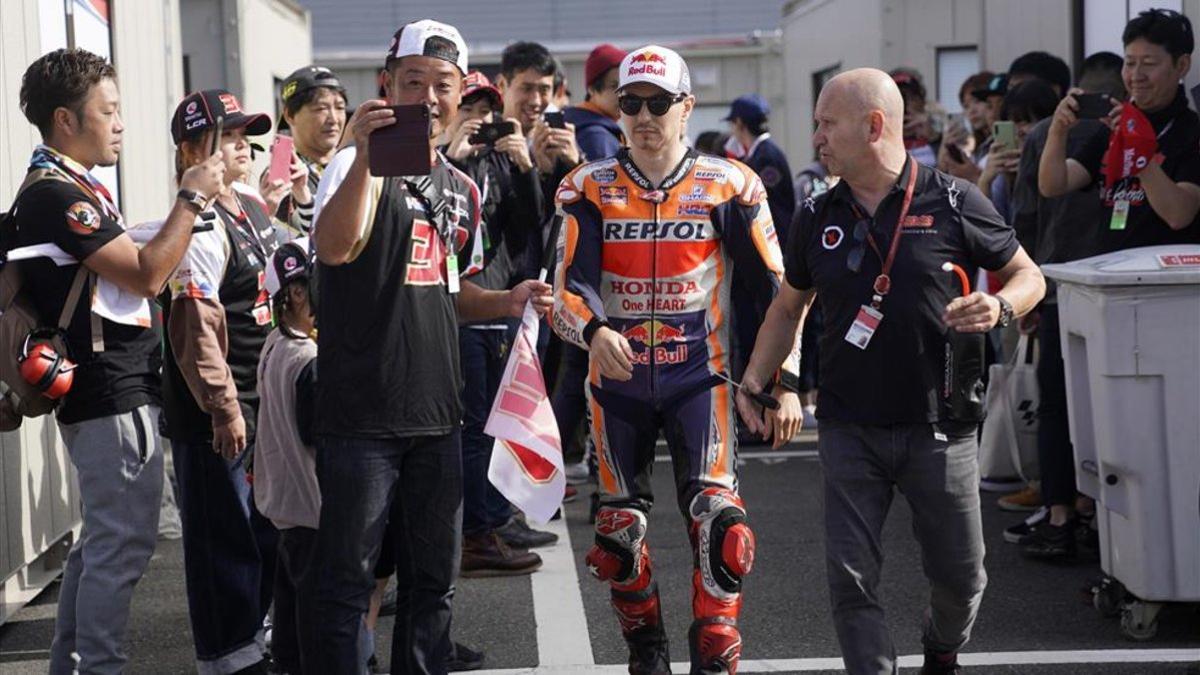 Jorge Lorenzo, en el paddock de Motegi. No ha perdido su gancho con los fans