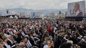 Misa multitudinaria del papa León XIV en Beirut, este martes.
