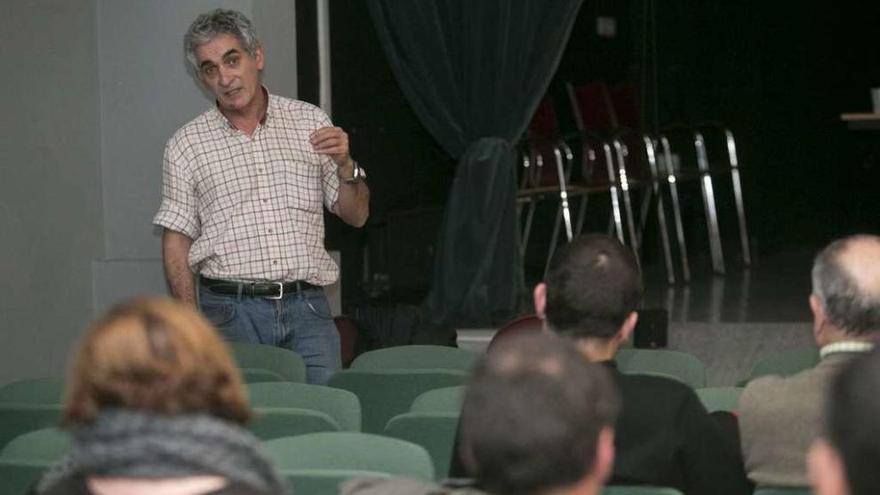 Vicente González, ayer, durante la charla impartida en la Casa de Cultura.